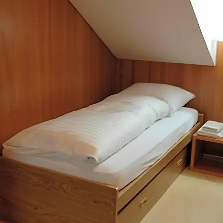 Weisses Kreuz Szálloda 2*