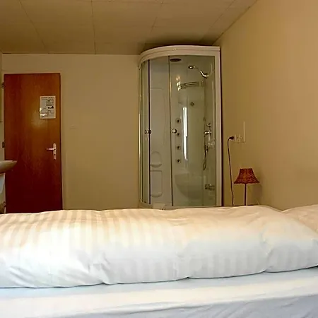 Weisses Kreuz Szálloda 2*