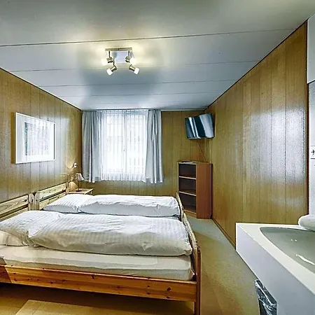 Szálloda Weisses Kreuz 2*